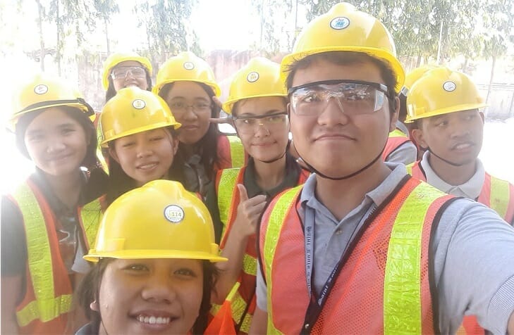 civil engineers with hardhat, safety vests